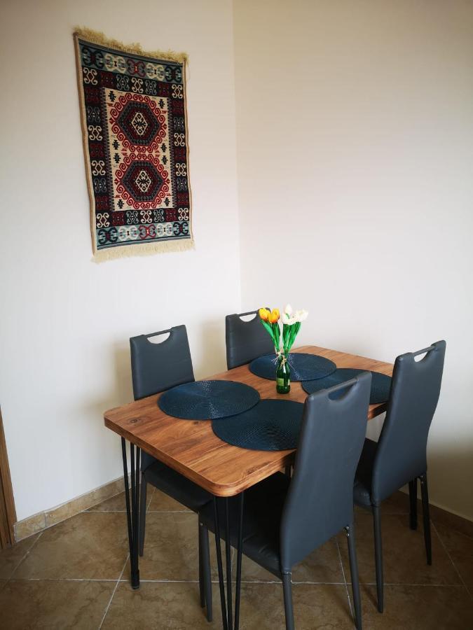 Riviera Deluxe Apartments Vlorë Eksteriør billede